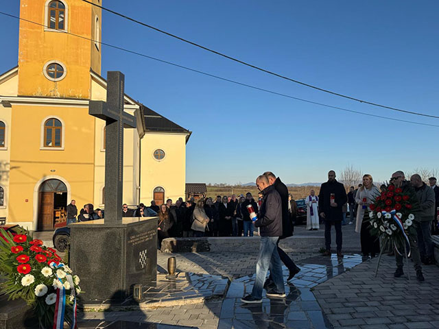 Polaganja vijenaca na spomenik u Gornjem Vagancu                                                                                                                                                                                                          